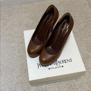 Saint Laurent Tan Leather Round-Toe Pumps
